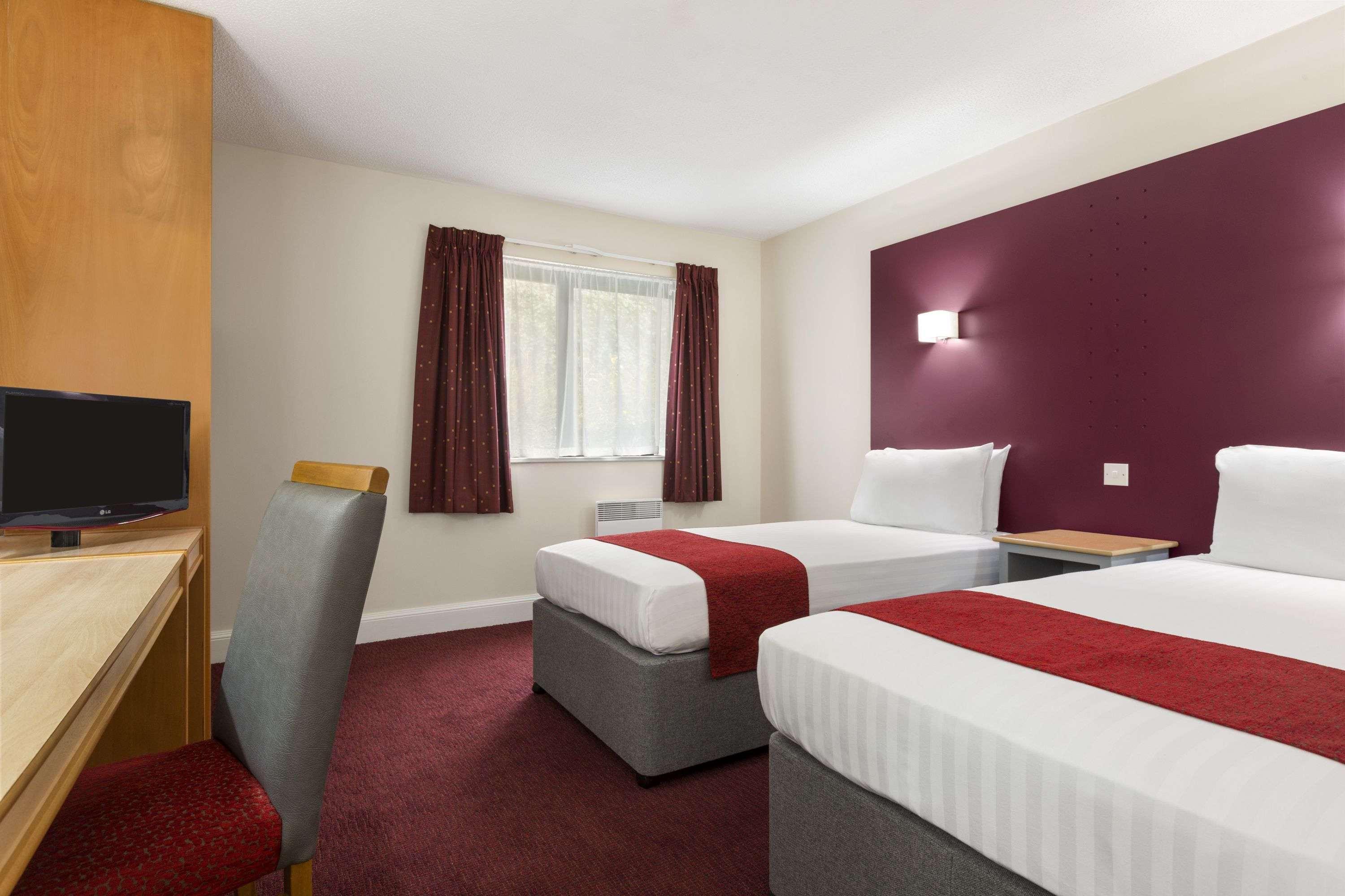 Days Inn Μέιντστοουν Εξωτερικό φωτογραφία