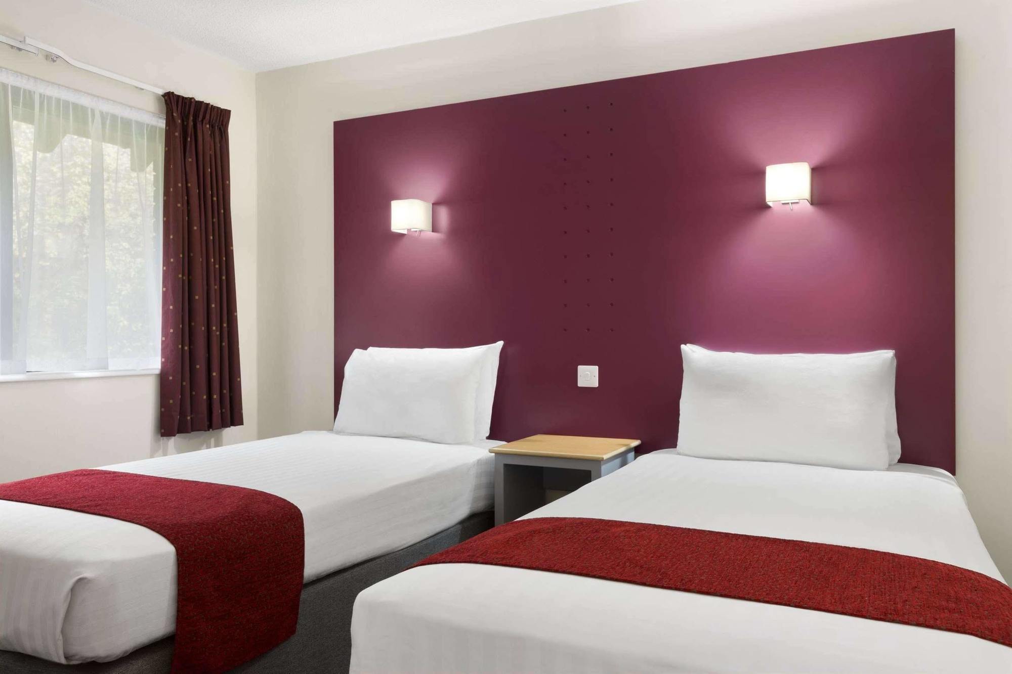 Days Inn Μέιντστοουν Εξωτερικό φωτογραφία