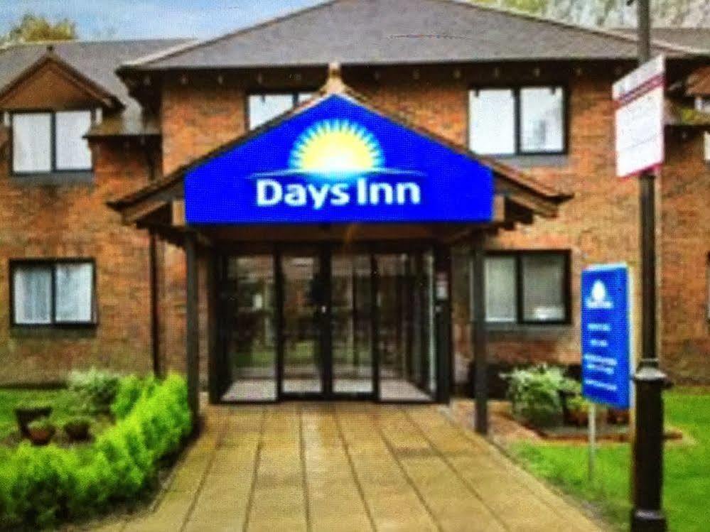 Days Inn Μέιντστοουν Εξωτερικό φωτογραφία